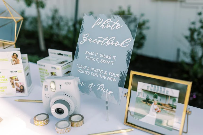 Polaroid camera for wedding: What to choose?